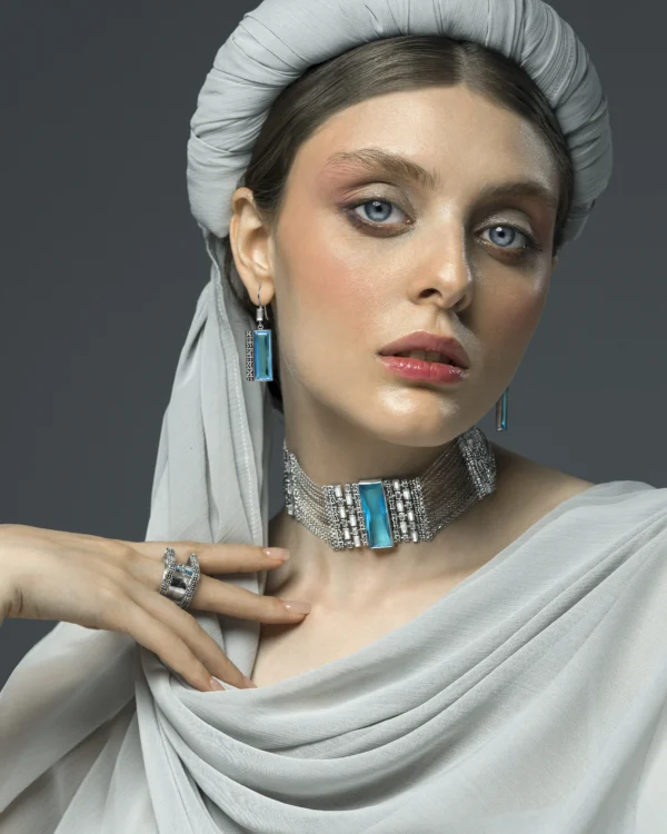 گردنبند نقره با سنگ توپاز آبی و نگین رنگی